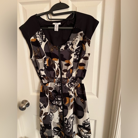 Dress - Picture 1 of 4